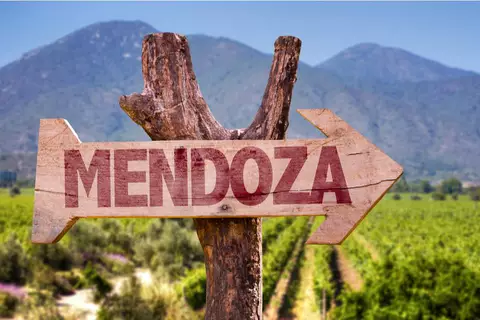 Pacote - Mendoza (Argentina) - Voo + Hotel + Ingresso a vinícola - 2025