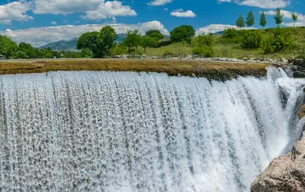 Tour privado pelo Mosteiro de Ostrog e cachoeiras de Podgorica