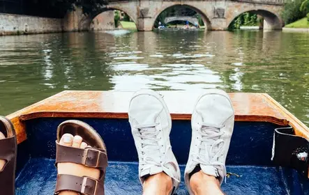 Passeio de Punting pela Universidade de Cambridge