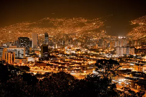 Pacote de Mês Fixo - Bogotá + Medellín - 2024