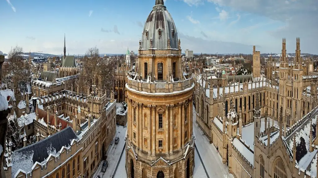 Oxford, Cotswolds and StratforduponAvon with Traditional Christmas